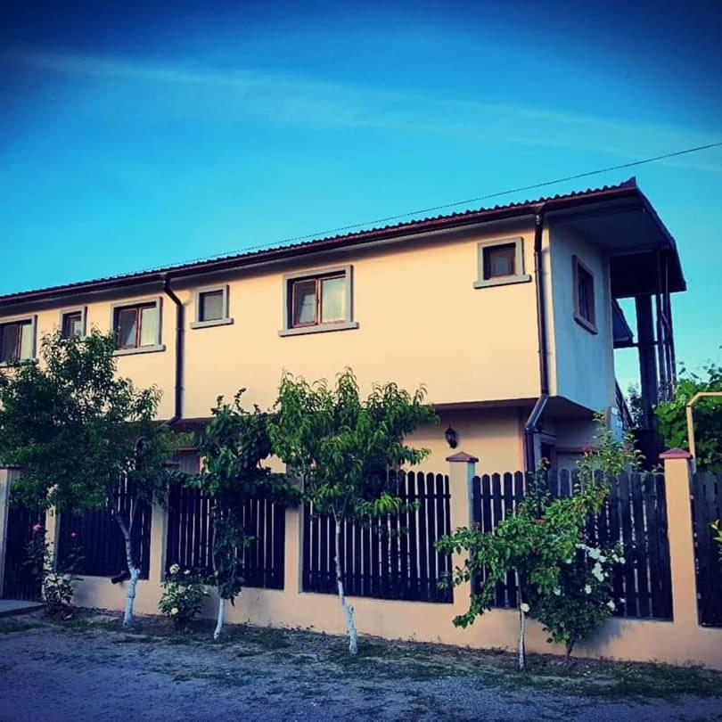 Апартаменты Casa Duminica Доуэ-Май Экстерьер фото